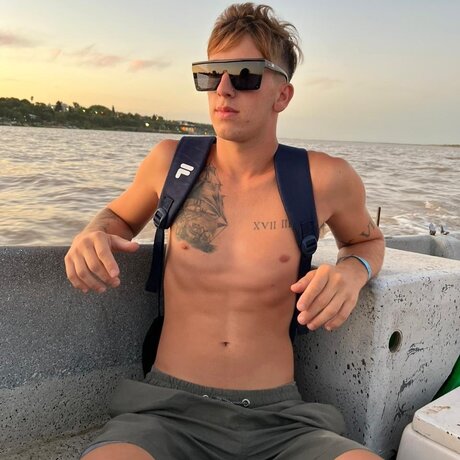 Ale Peach adult star archive