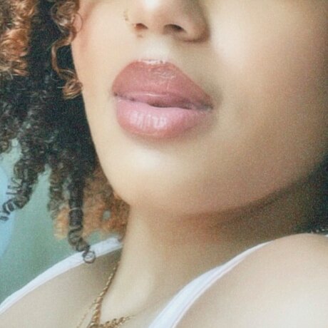 Amoura Sirena_ naked model pic