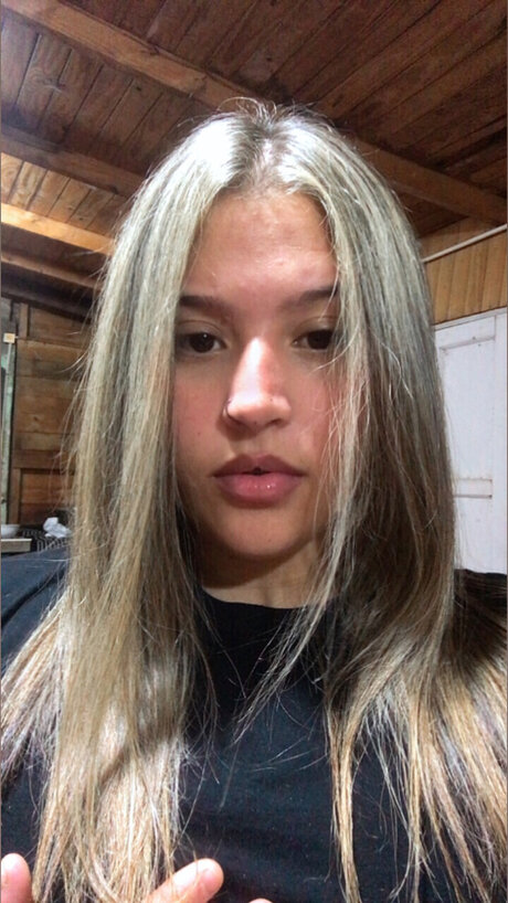 Mari green curvy_ porn model image