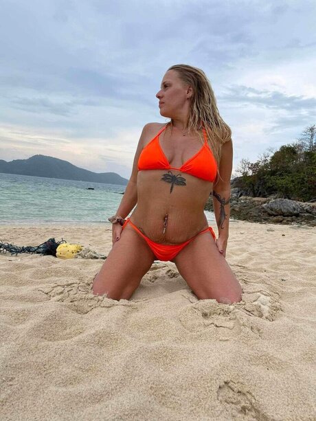 FiveFootBlonde erotic pornstar photos