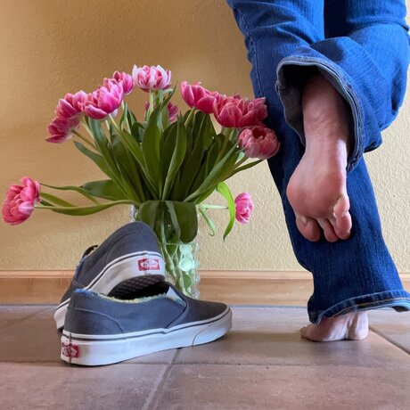 Queen of Vans porn model photo