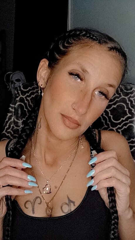 Whtlighting21 pornstar top image