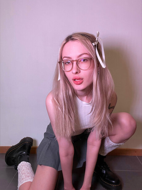 Elfie Grace nice model photo