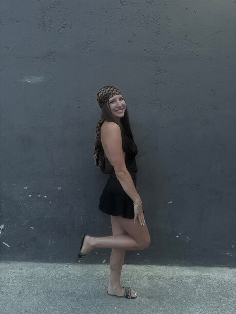 Your Riri_ pornstar nude image