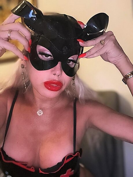 Masked TS XXL star xxx archive