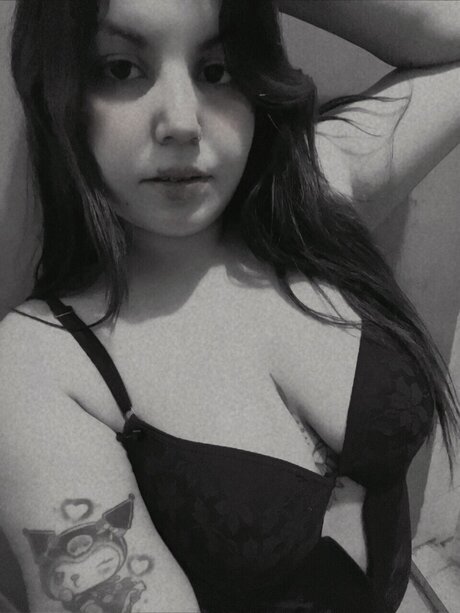 katteyess_ model free photo