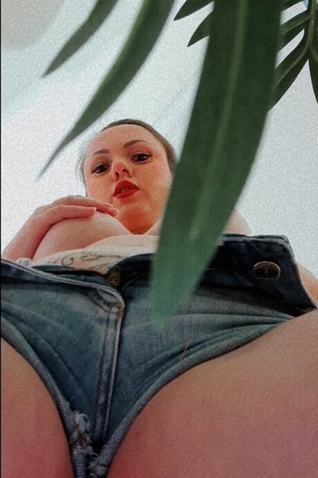 Doce Hot pornstar sexy images