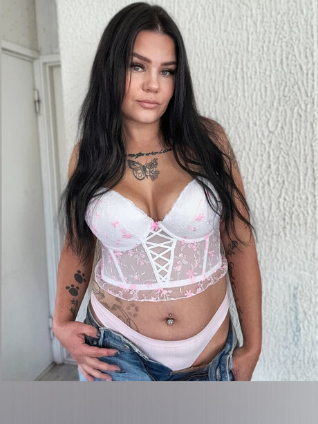 NITTA_ model hd picture