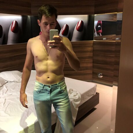 udouglasgusfreee pretty model pic