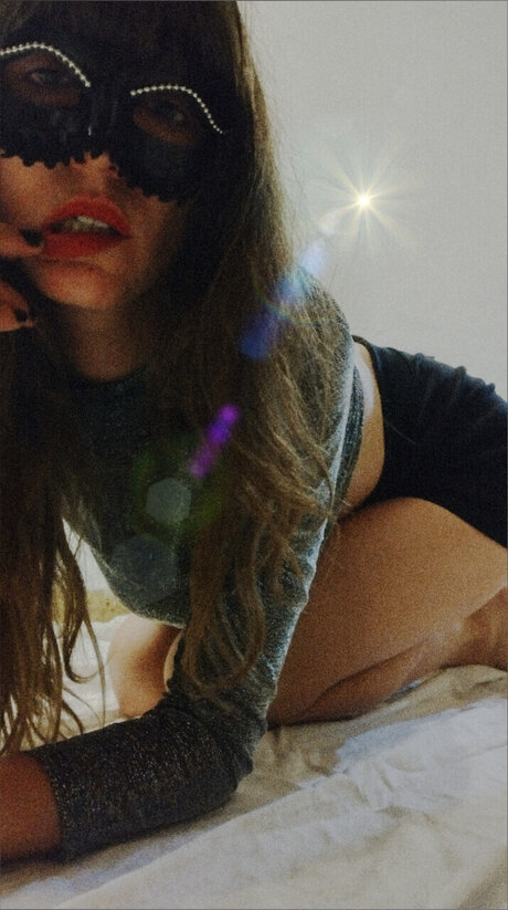 Athenea naked model img