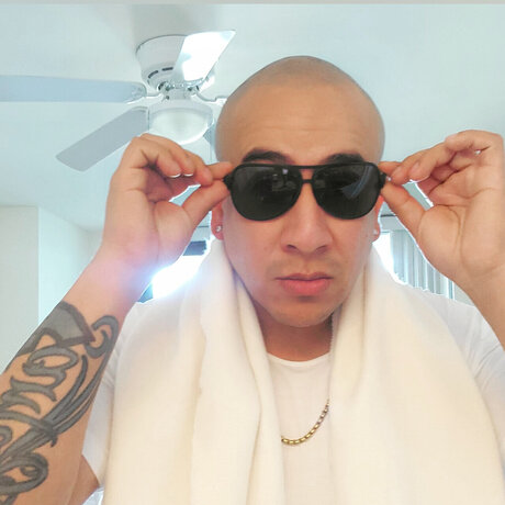 Santiago Suave nude model pics