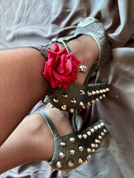 Lospiesdegloria model sexy photo