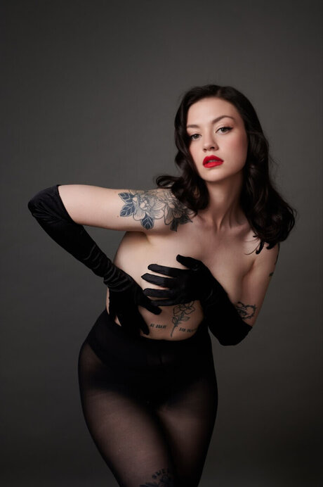 Lily LaRoy erotic actress gallery