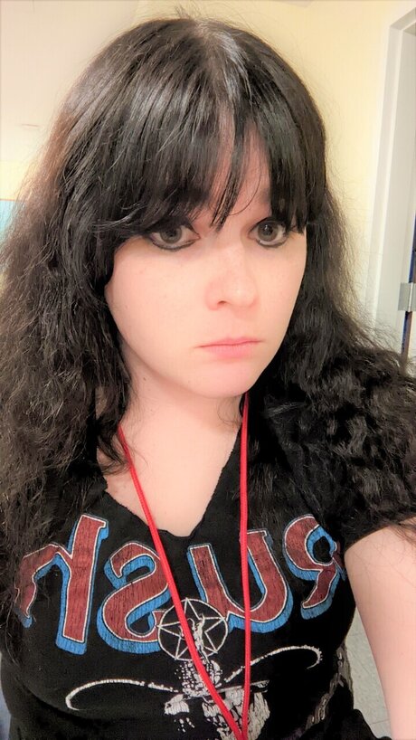 Maude Lynne model hot image