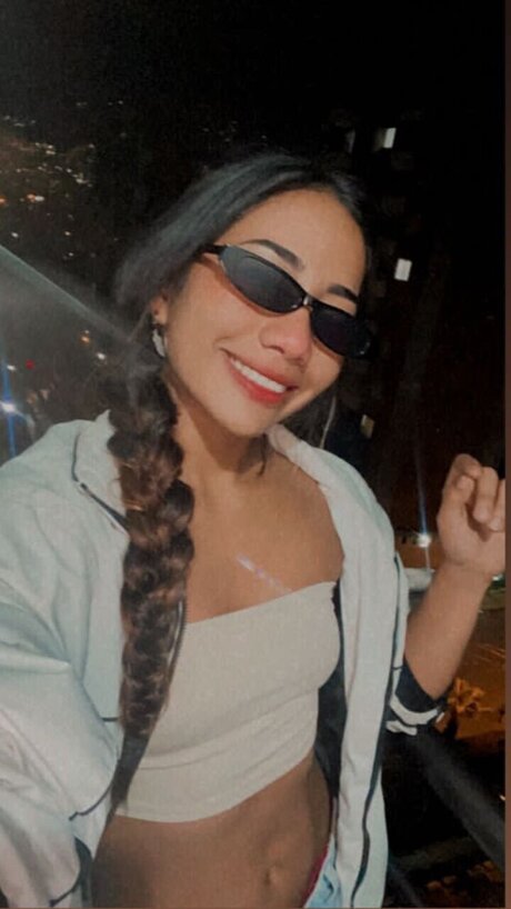 La Pili Val model free image