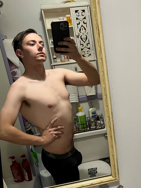 Cheeky Tom nude model pic