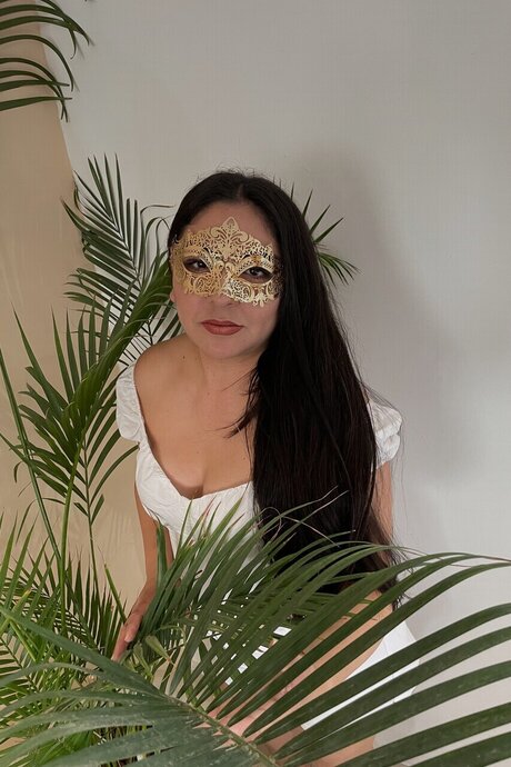 NikkiLu art actress image