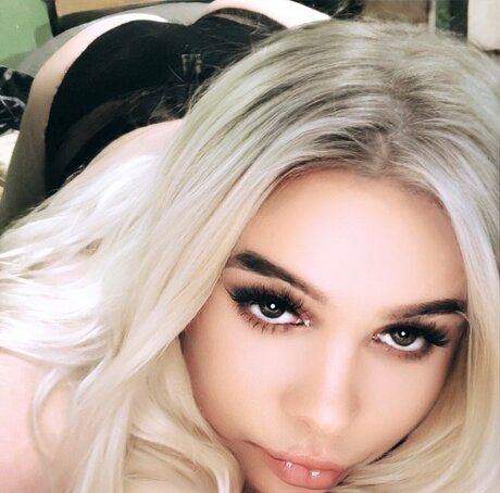 Princess Ginny sex model photos