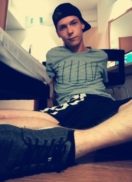 HrnyTwnk art star galleries