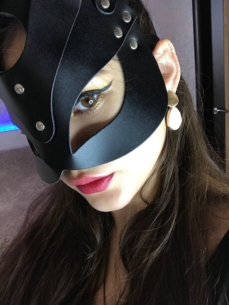 Queen Alice_ pornstar naked photos