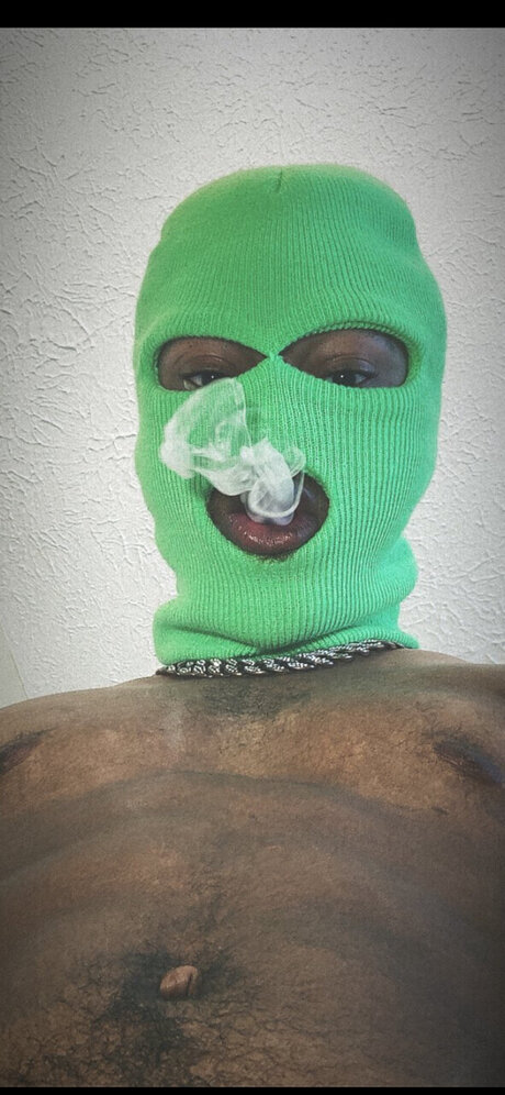 Maskedreak18 pornstar pretty img