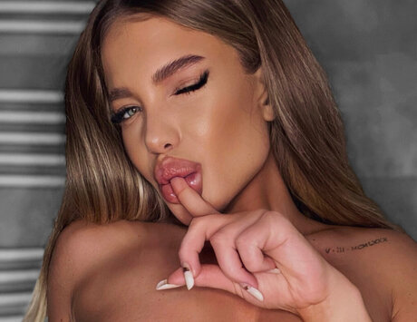 baby Ari pretty pornstar pics