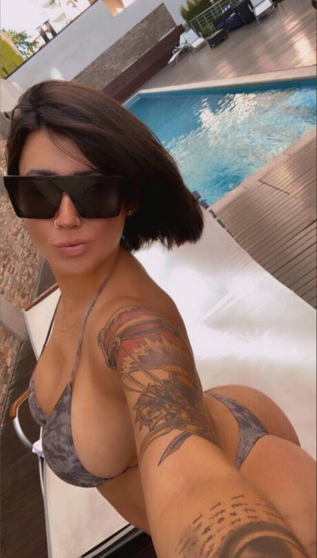 BigButtM1LF model nice pic