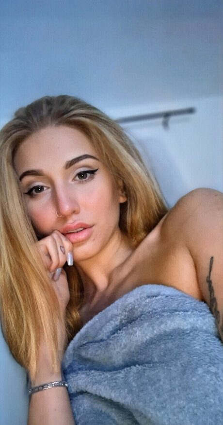 Candi Plush sexy actress galleries