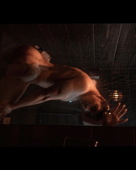 Video call now ONLINE hot actress pic