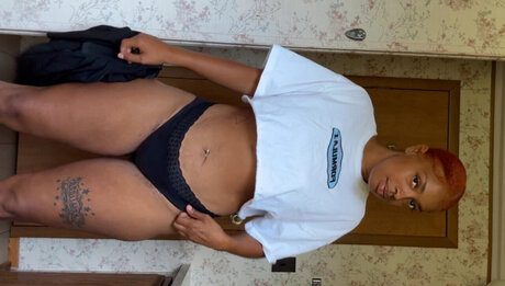 Violet Black top model picture