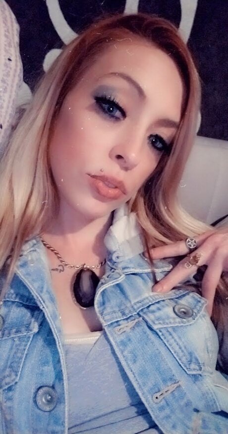 Queenj sex actress image