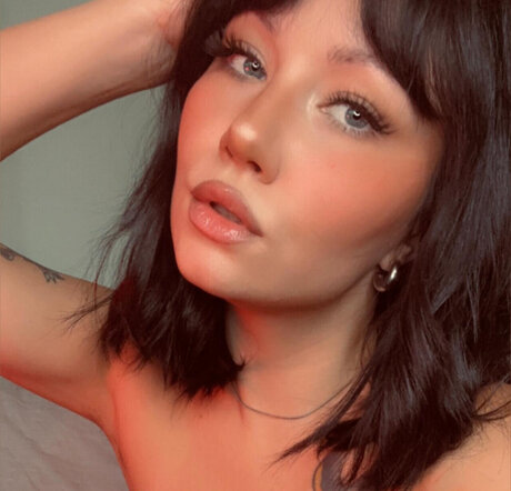 Mia Holland sexy actress images