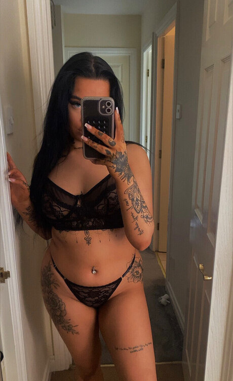 Anisa Hirst model perfect photos