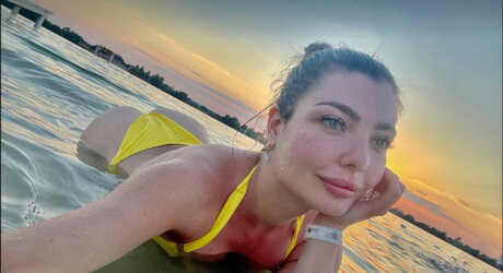 Ashley Crashly star pornographic img