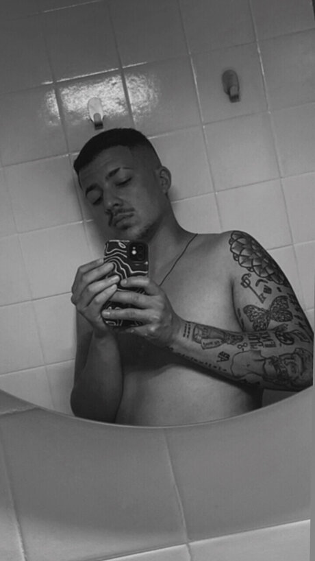 Rvnn__ nude model images