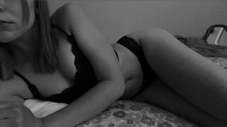 emi_ art pornstar photo