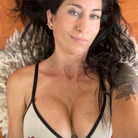 giovannadragons exclusive actress photos