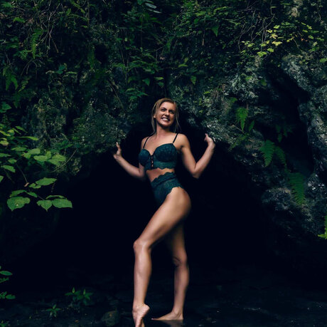 Real Girlfriend pretty model pics