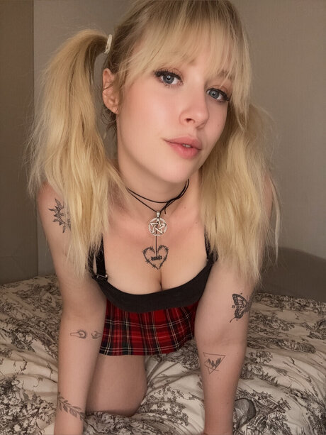 July Moon pornstar top gallery