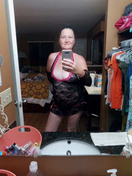 Sexy Housewife 15 star pornographic archive