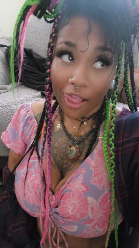 Glitch Goddess model pretty picture