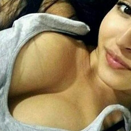 Las amigas lo disfrutamos_ porn model image