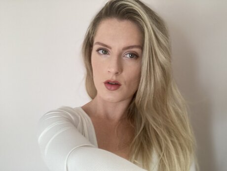 Goddess Scarlett star art pictures