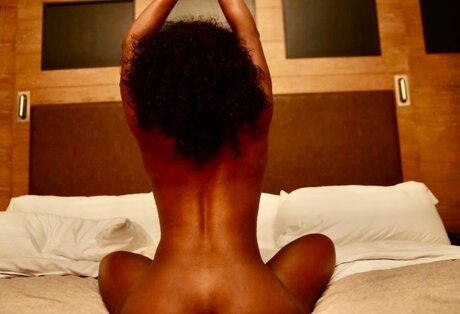 Violet the Goddess model perfect image