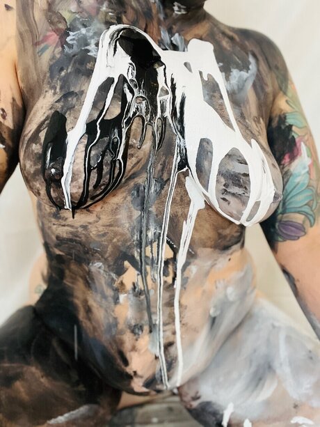 Thee Queen Keeks model exclusive picture