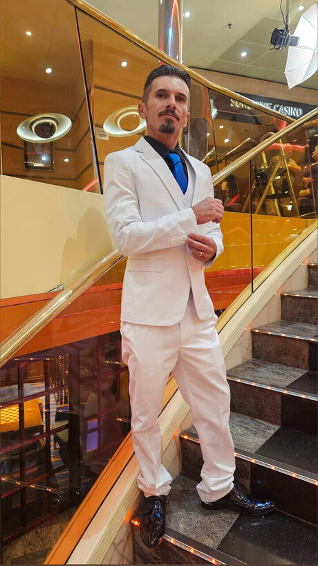 Comic King sex model galleries