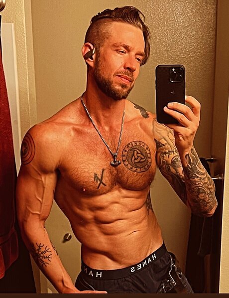 Drew Brady model free pictures