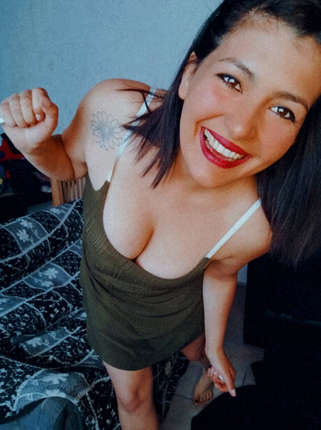 Almendra Ponce model adult galleries