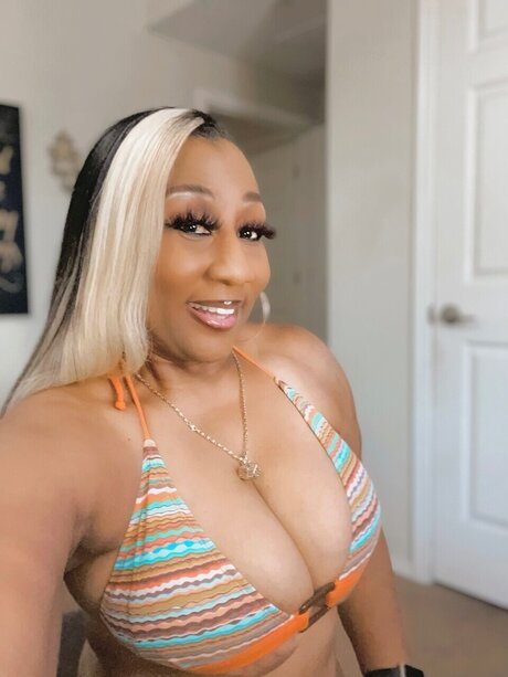 Tikki 44 free pornstar pic