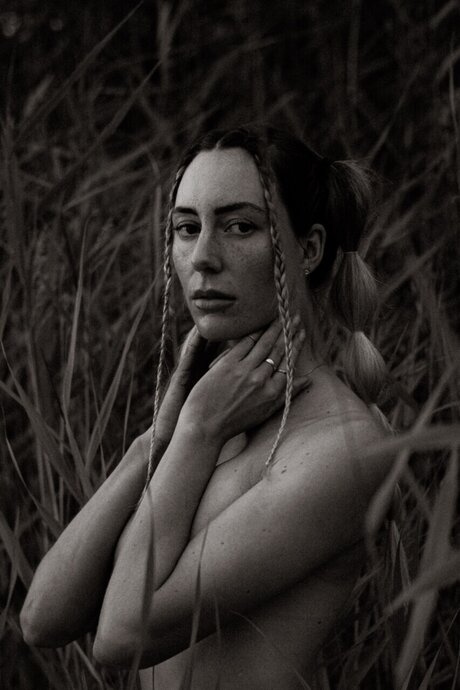 AlexisAria model xxx img